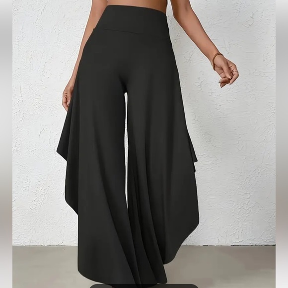 back Ruffle asymmetrical wide leg pants in size Med NEW - Picture 3 of 4